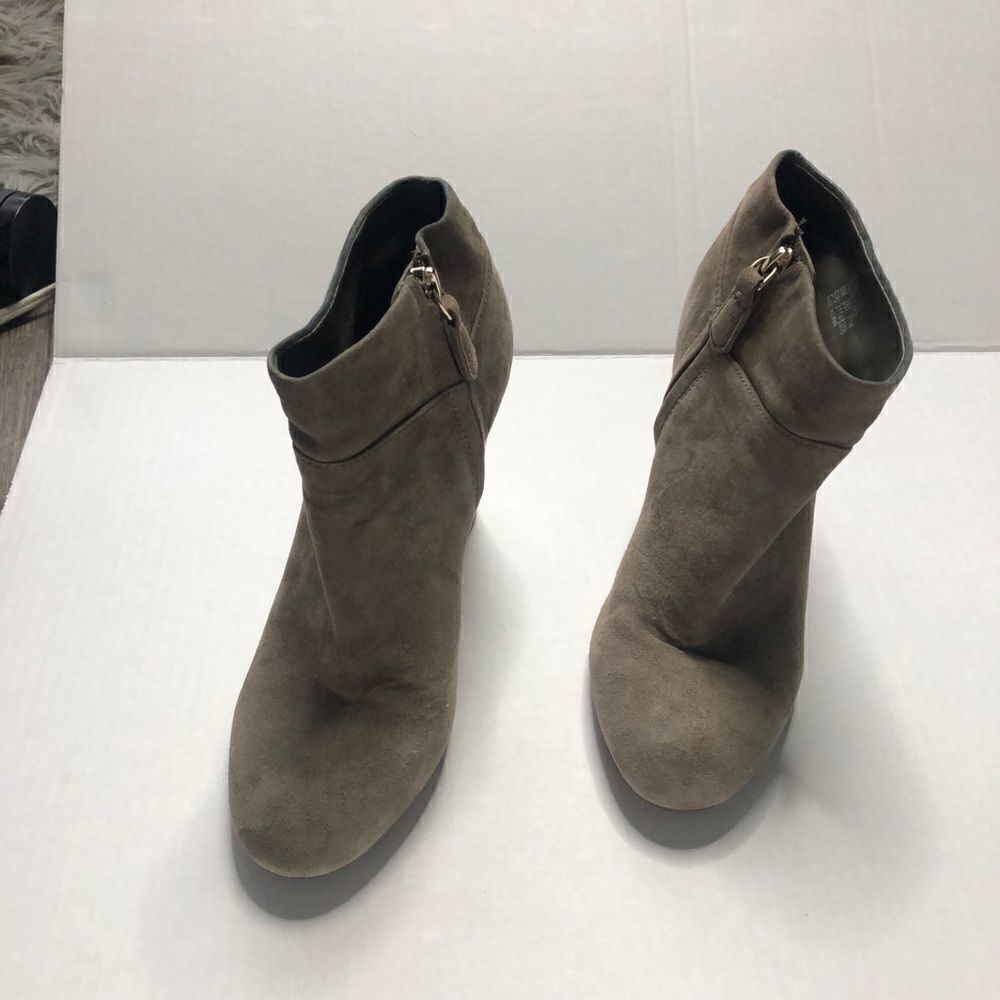 Tory Burch Fulton Booties - Picture 16 of 16
